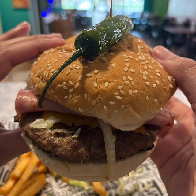 La Chingona Hamburguer.
